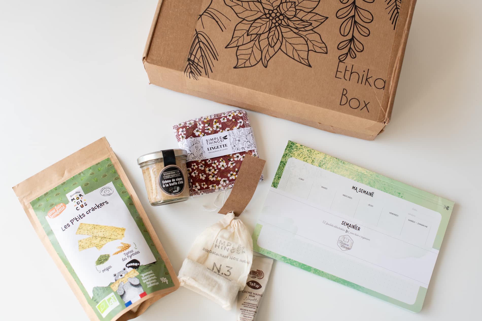 box mensuelle abonnement bio, cadeau femme, beauté bio, écologie, zéro déchet, planète, épicerie fine, box livraison de produits bio, abonnement mensuel, cadeau, offrir une box, éthique, made in france, artisanat français, beauté, beauté bio, gourmandises, apéritif, sucré salé, marques, marques françaises, se faire plaisir, cadeau femme bio, cadeau, bio