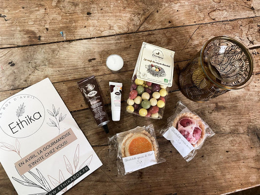 box beauté bio, box beauté femme, box beauté, idée cadeau femme, idée cadeau noel femme, idée cadeau anniversaire femme, coffret pour femme, coffret mensuel bio, produits bio livraison, box écolo, box lifestyle bio, box lifestyle, coffret cadeau femme, box bio, crème visage bio, box par abonnement, box mensuelle écoresponsable, marques françaises, se faire plaisir, cadeau femme bio, cadeau, bio, box, femme, femme cadeau, éthique, écologie, écoresponsable, bio, produits bio, marque bio, bien être, spa, bio, 